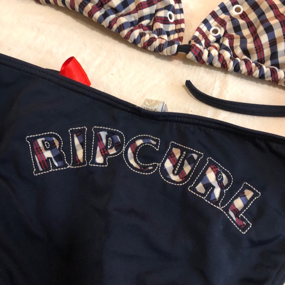 Ripcurl Bikini top and bottom - Picture 9 of 10